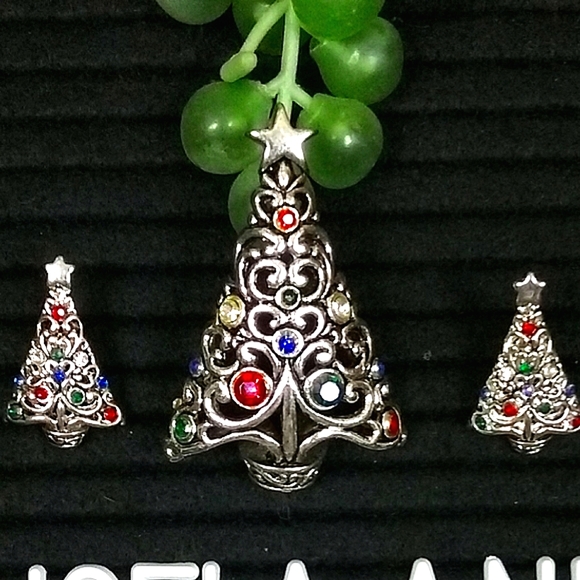 Unsigned Vintage Jewelry - Vintage Christmas Tree Convertible Necklace or Brooch & Matching Earrings